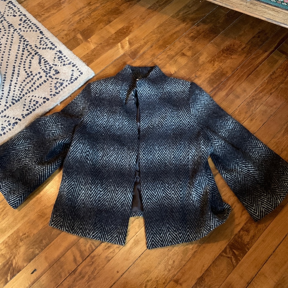 Joseph A woman bell sleeved swing jacket. Wornnonce